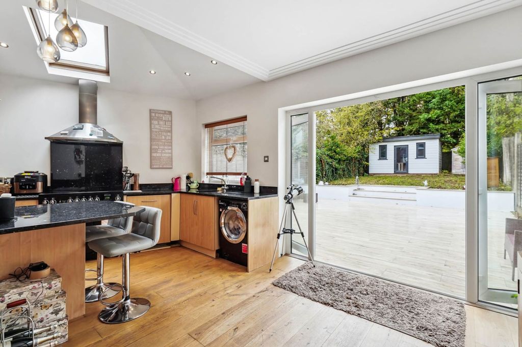 Property photo 3 of 19