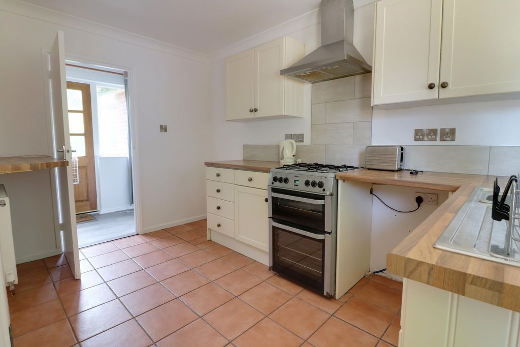 Property photo 3 of 19 Kitchen