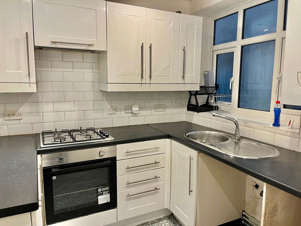 Property photo 3 of 6 Kitchen