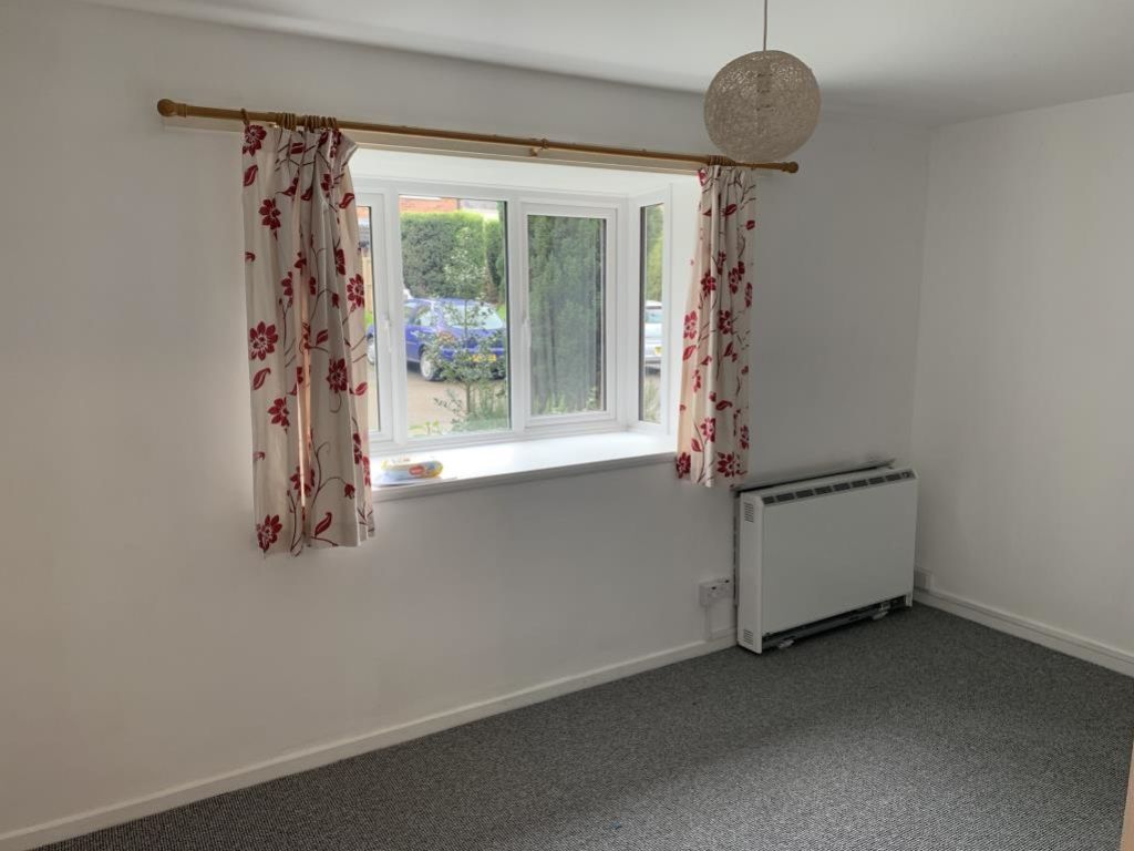 Property photo 3 of 5 Lounge,Bed_Lge