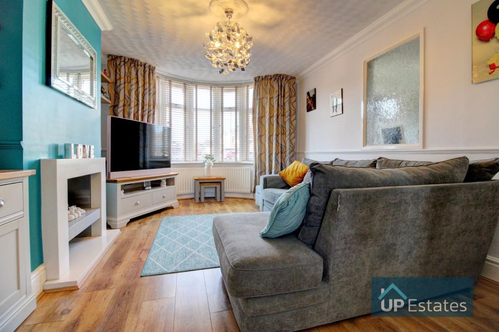 Property photo 2 of 17