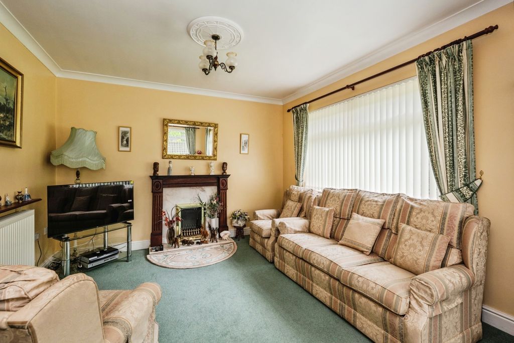 Property photo 3 of 24 Pbox-Img.Jpg