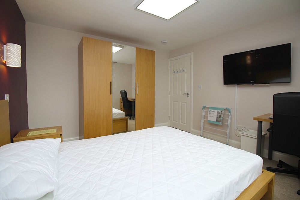 Property photo 3 of 19 The Room