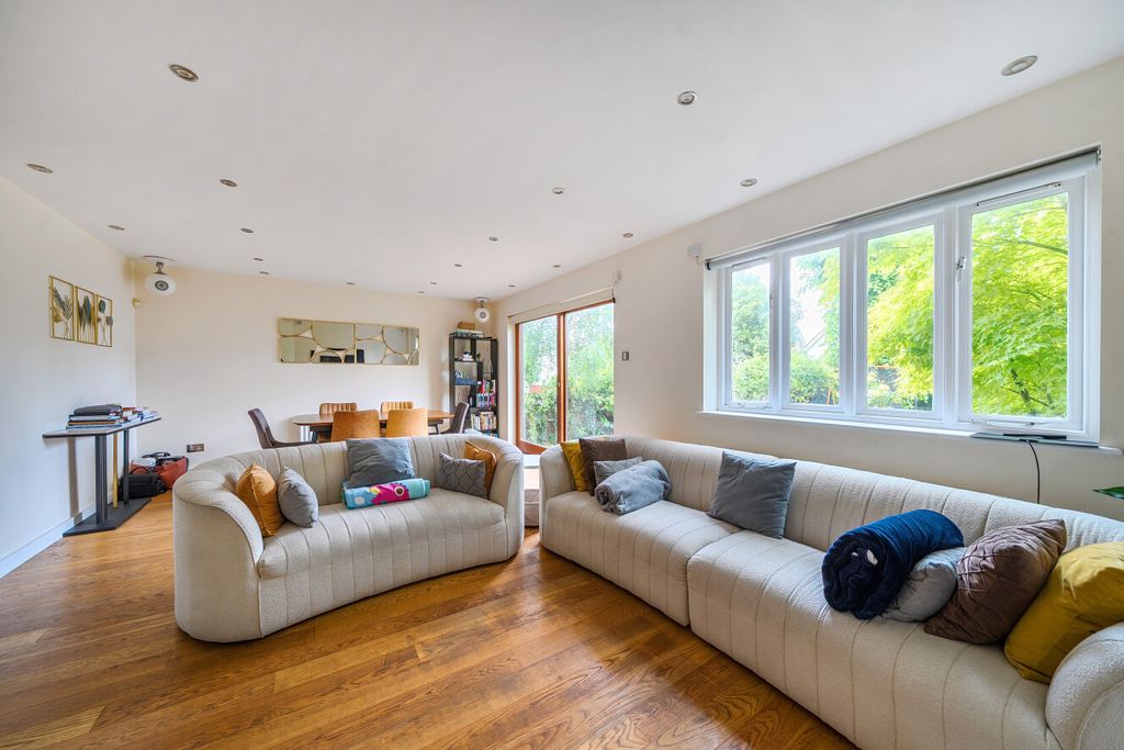 Property photo 2 of 16 1462713-6-6A01F00...