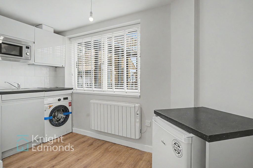 Property photo 2 of 5 Kitchen