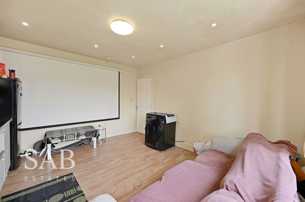 Additional image 5 of 3 bed flat for saleEastmead Avenue, Greenford UB6