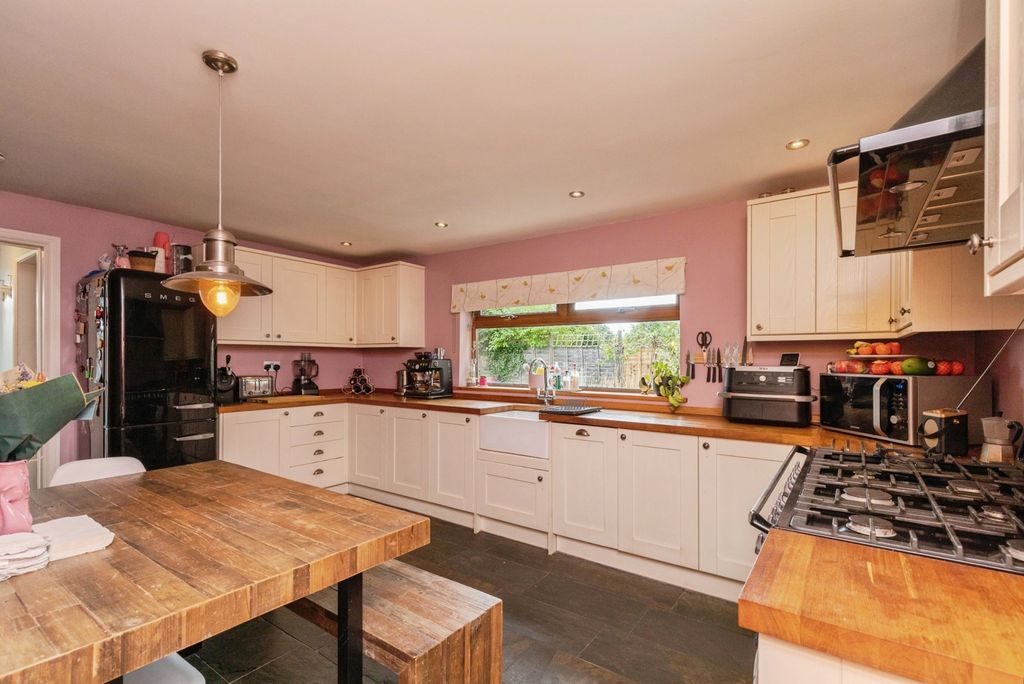 Property photo 2 of 11 Pbox-Img.Jpg