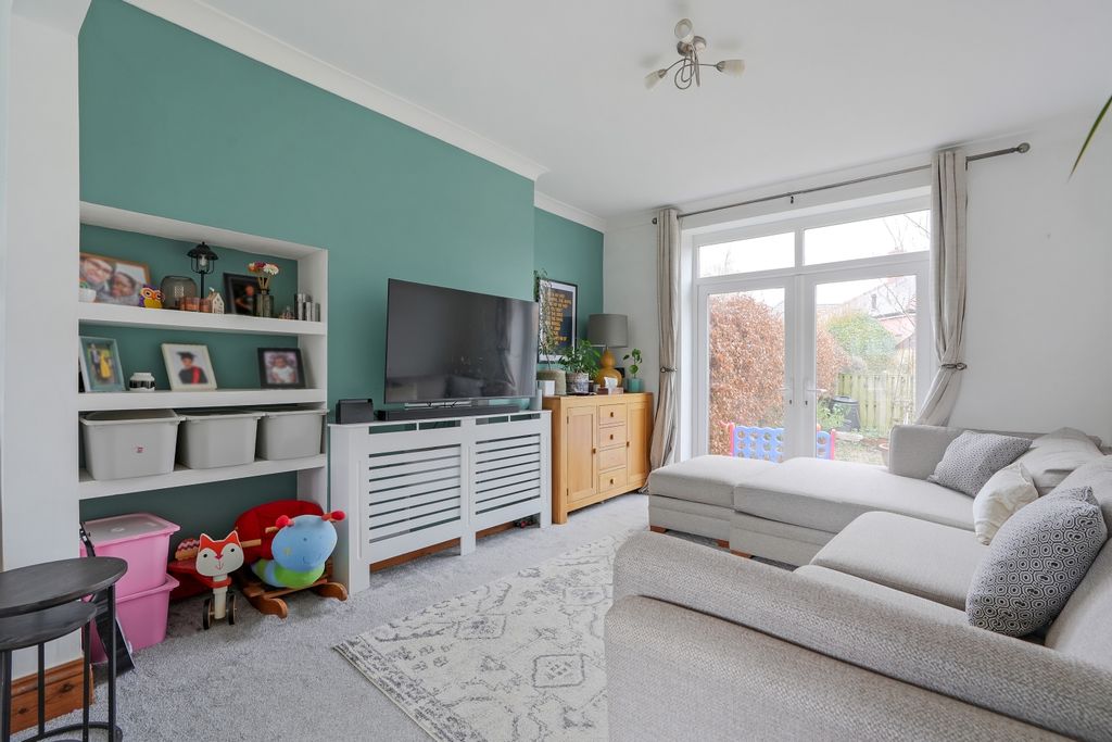 Property photo 2 of 22 Living Room