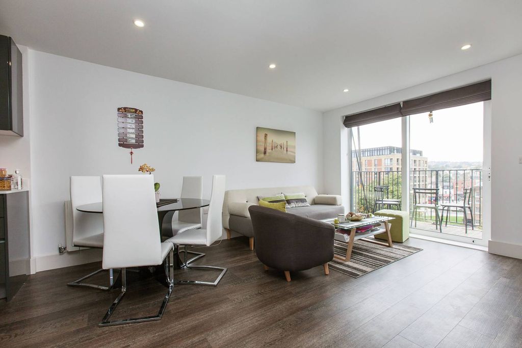 Property photo 2 of 8