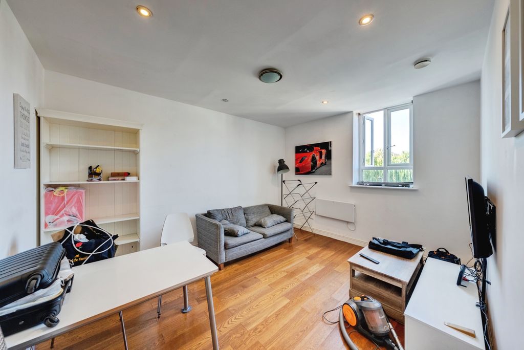 Property photo 1 of 17 A7S02079Hdr