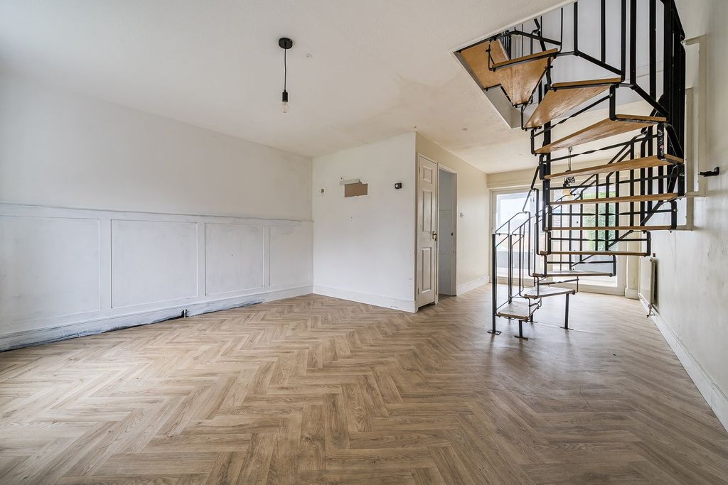 Property photo 3 of 21