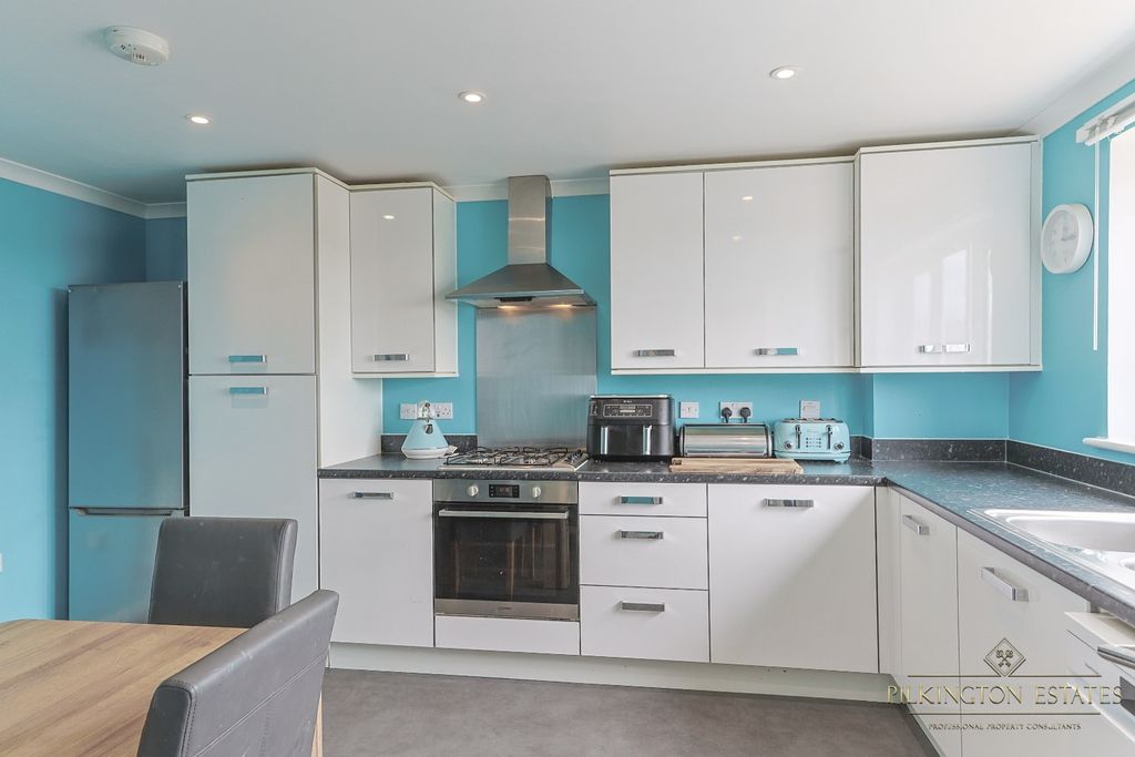 Property photo 3 of 11 4436605