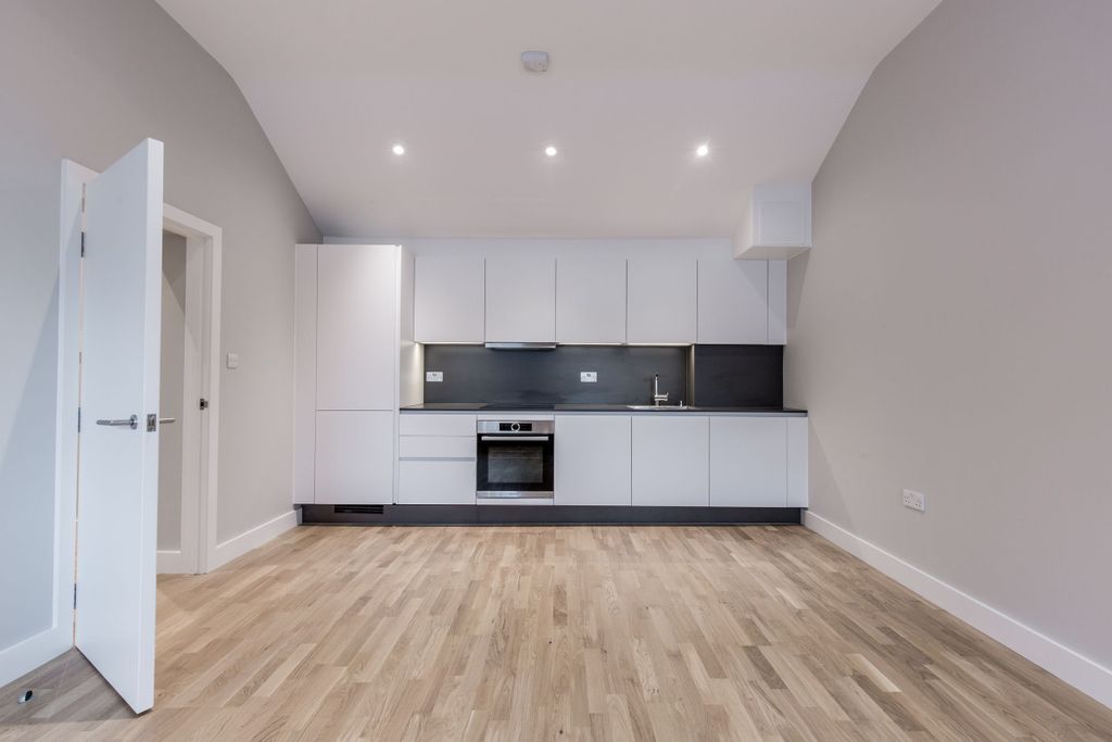 Property photo 1 of 10 Kitchen
