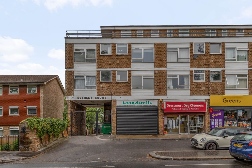 Property photo 1 of 6 12 Everest Court, Se25 - 10