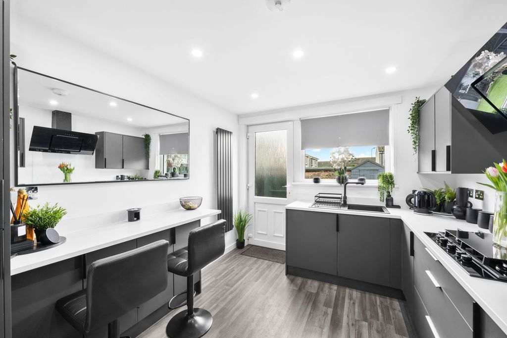 Property photo 3 of 29