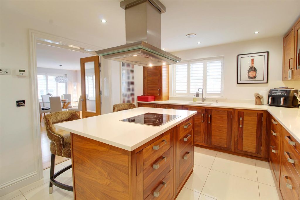 Additional image 6 of 3 bed flat for saleBluebridge Road, Brookmans Park AL9