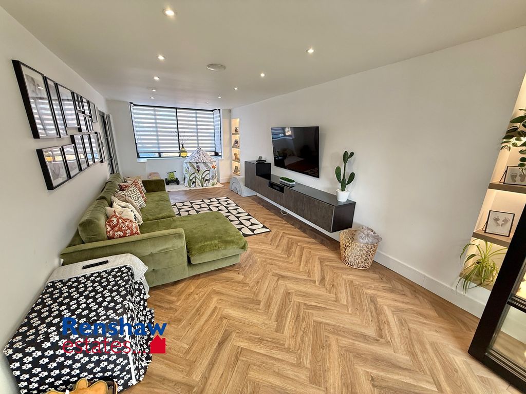 Property photo 2 of 28 L (3)