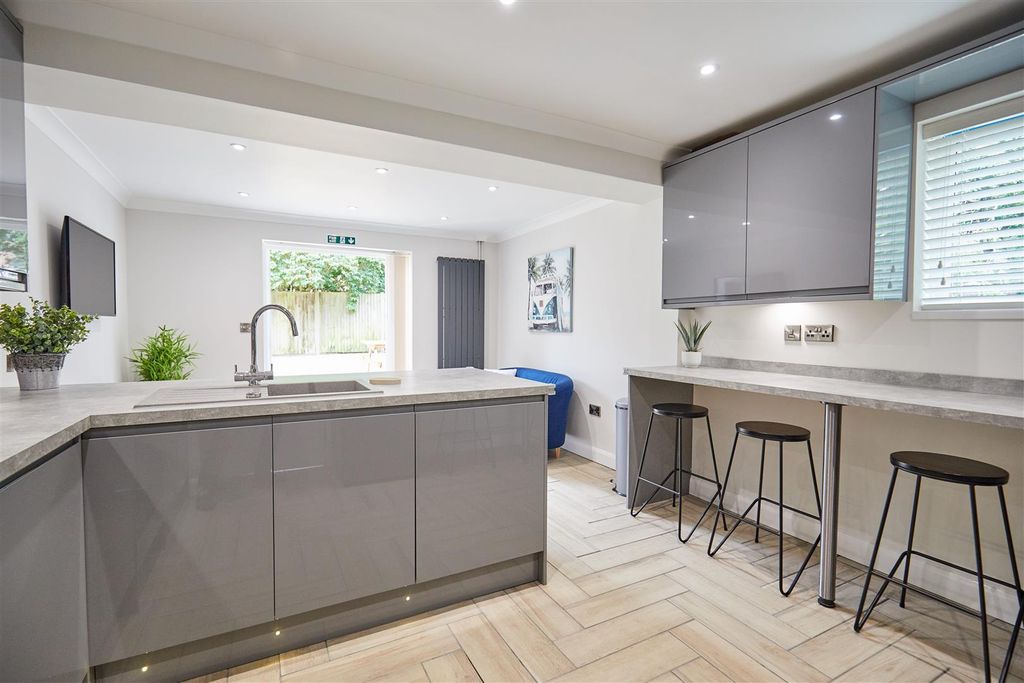 Property photo 3 of 12 Rockingham Road 12.Jpg