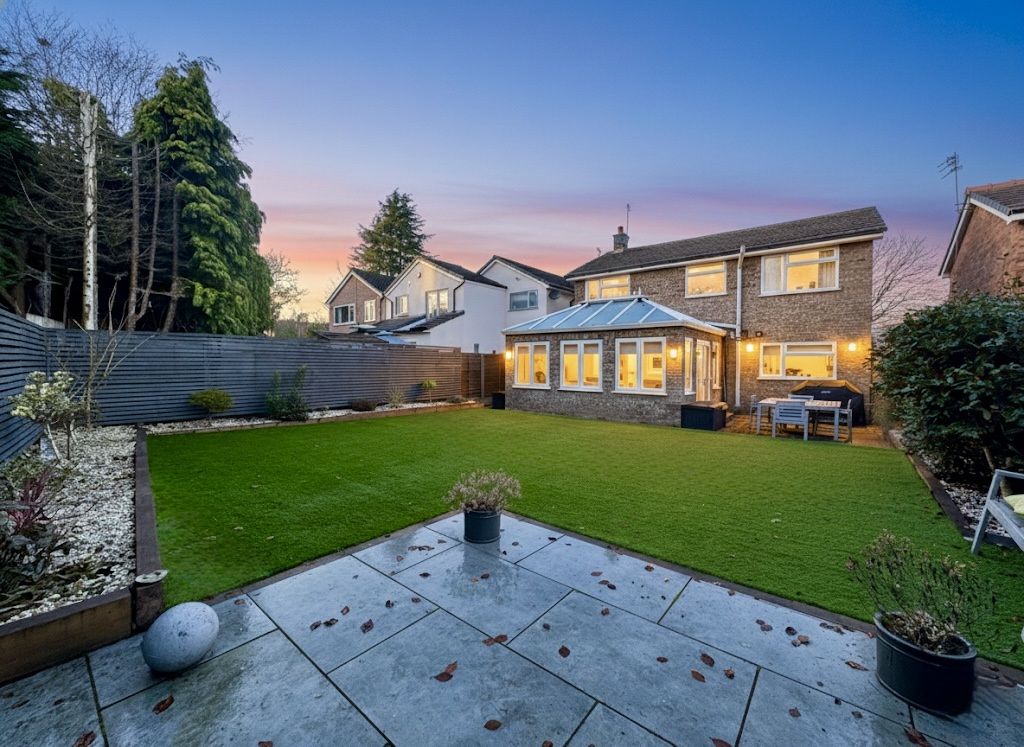 Property photo 1 of 18 4 Bedroom Detached - Wilmslow