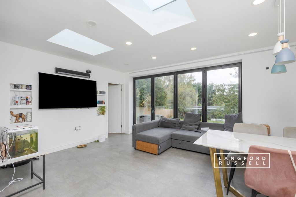 Property photo 3 of 10 1-10