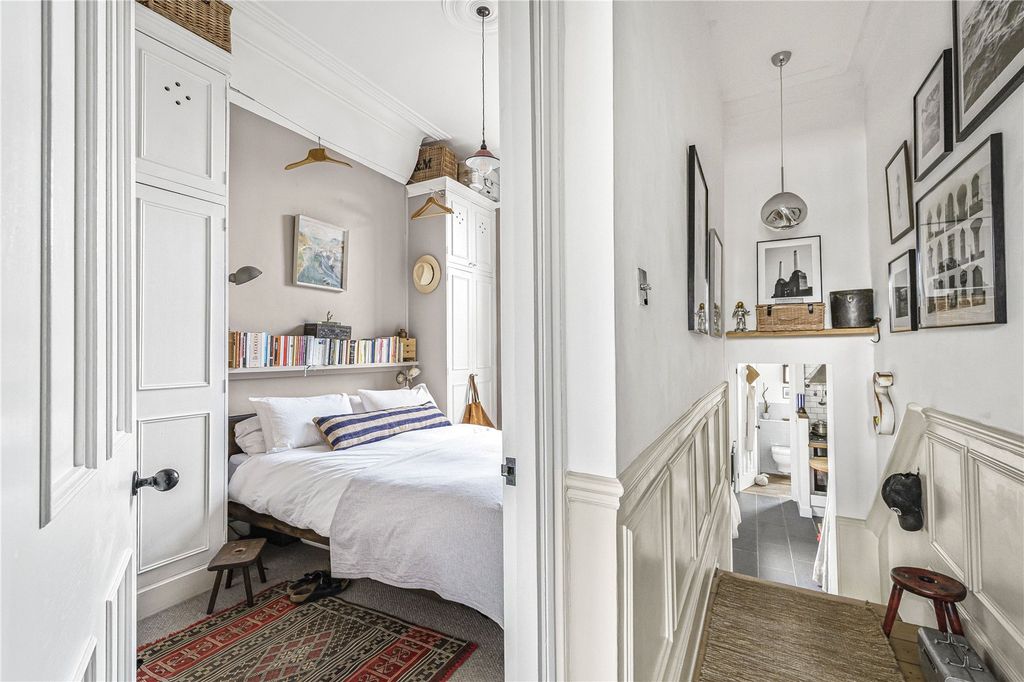 Property photo 3 of 12 Bedroom