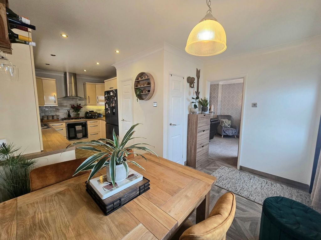 Property photo 3 of 25 Kitchen/Diner