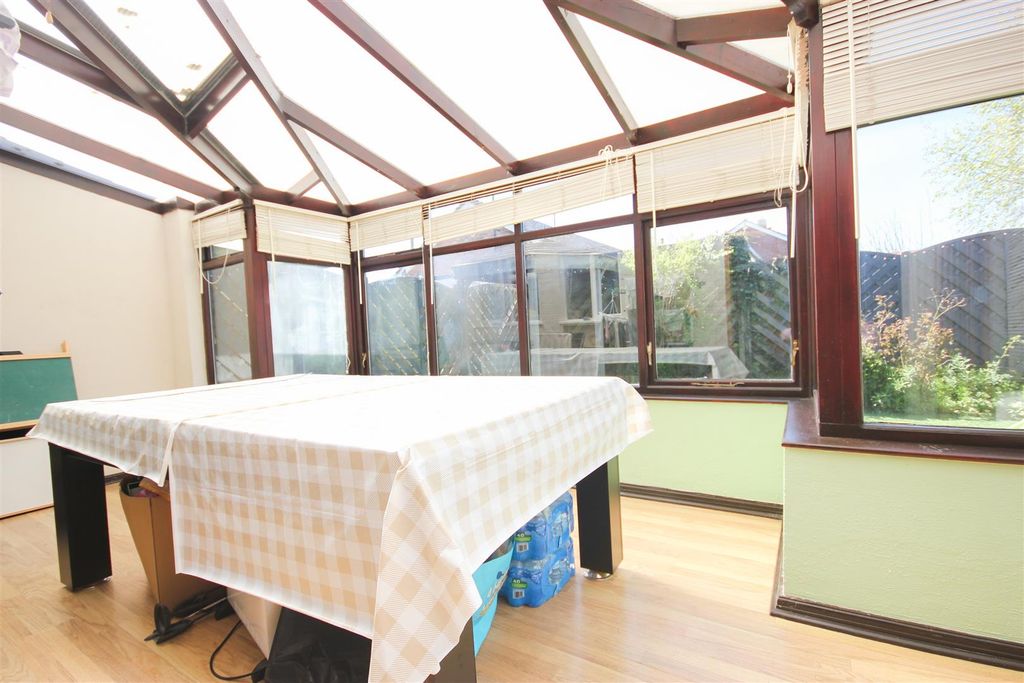 Property photo 3 of 11 Conservatory.Jpg
