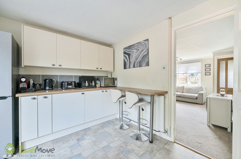 Property photo 3 of 16 Kitchen