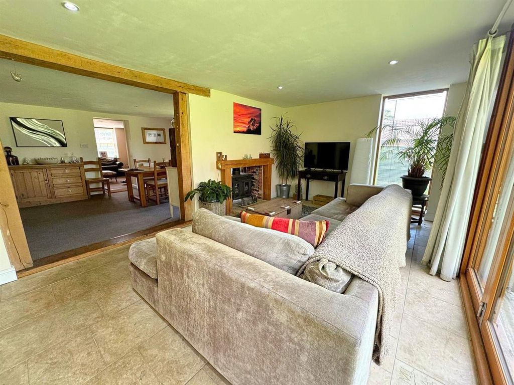 Property photo 3 of 38 Garden Room