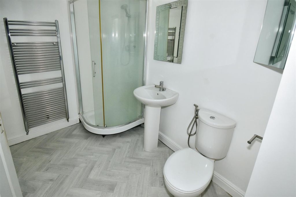 Property photo 2 of 7 En-Suite