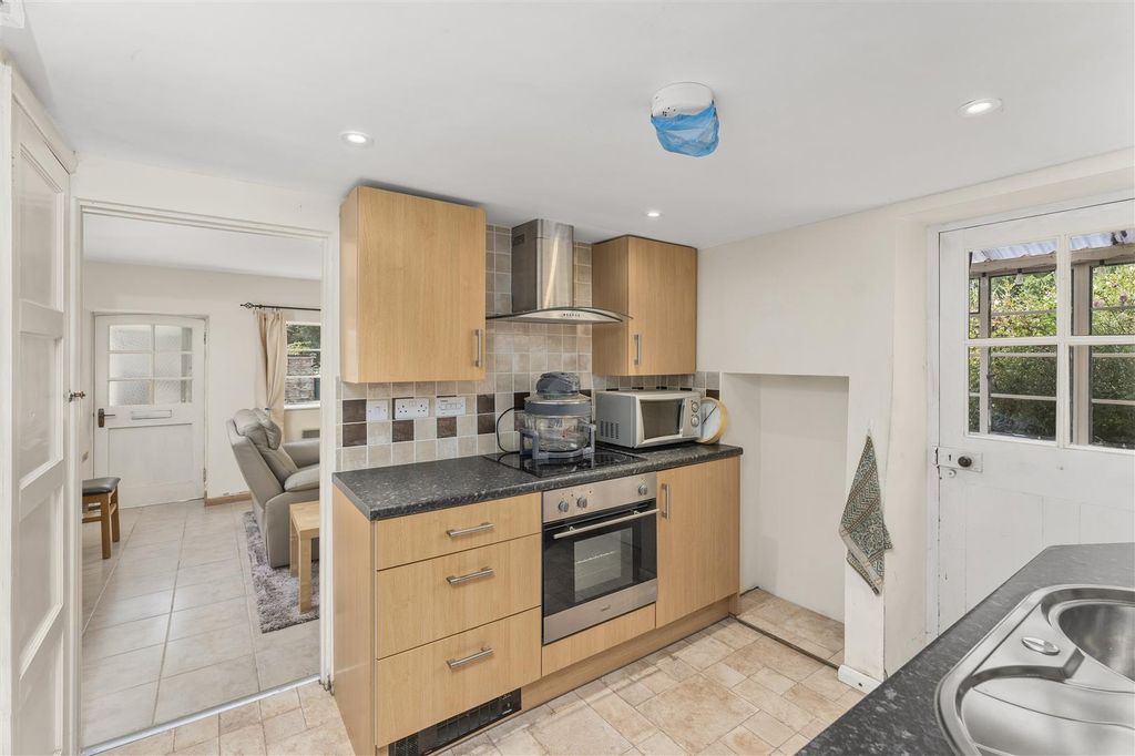 Property photo 2 of 15 11 Worton Road, Middle Barton-6.Jpg