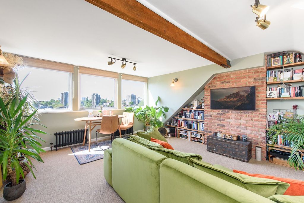 Property photo 2 of 15