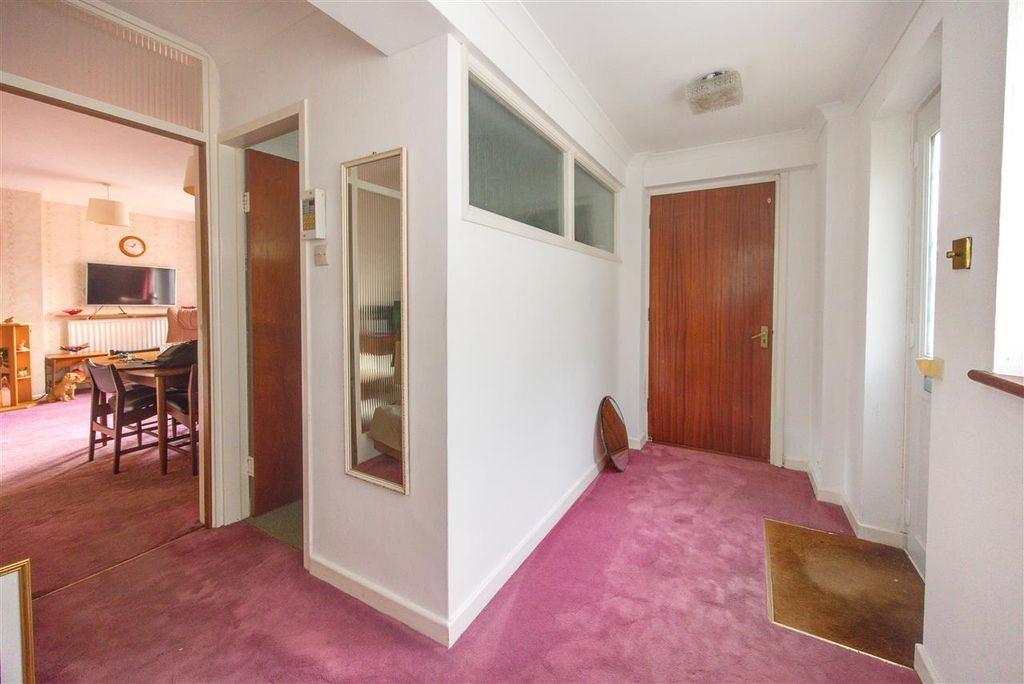 Property photo 2 of 21 Hallway