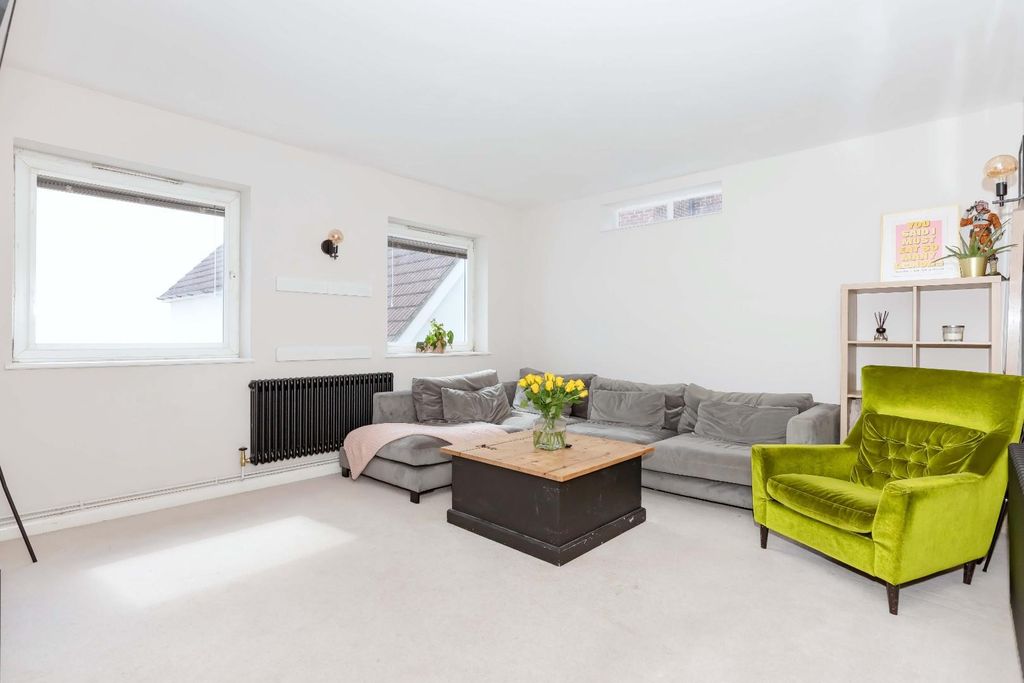 Property photo 2 of 10 Jasmine Court_7.Jpg