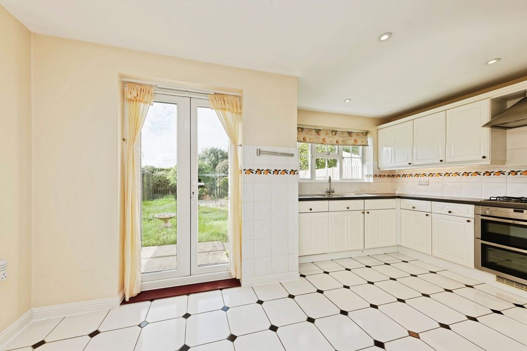 Property photo 3 of 18 Photo