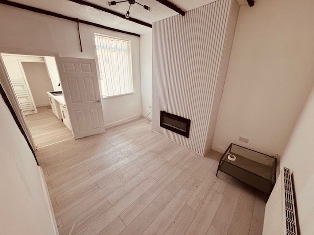 Property photo 3 of 15 Sitting Room
