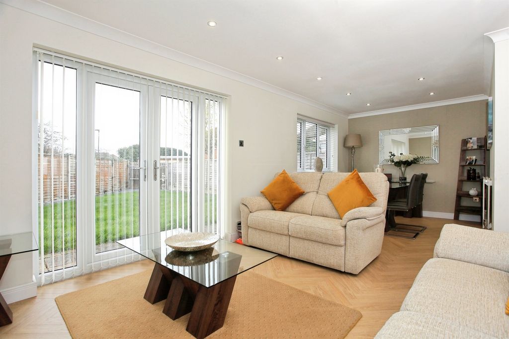 Property photo 1 of 21 Lounge / Diner