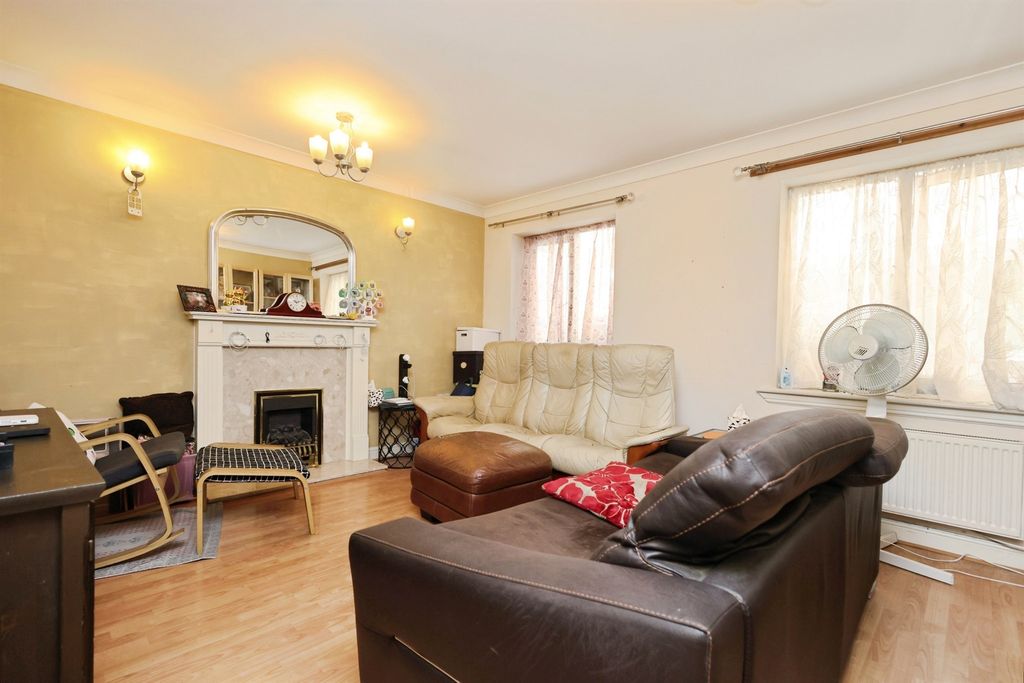 Property photo 2 of 25