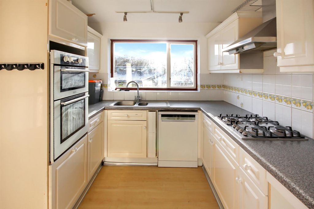 Property photo 3 of 15 Kitchen