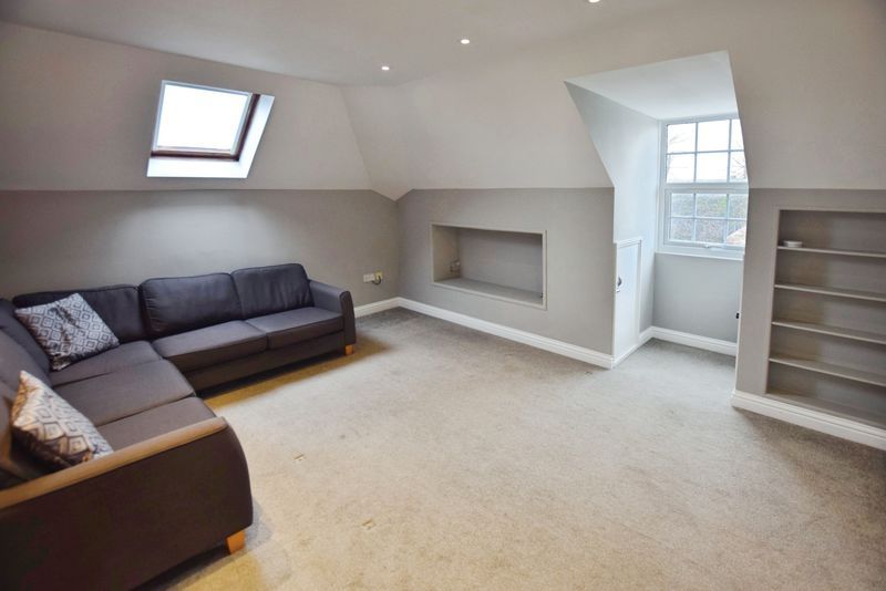 Property photo 3 of 22 Lounge