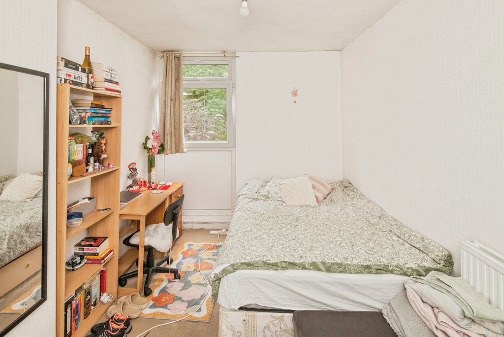 Property photo 3 of 17 Photo