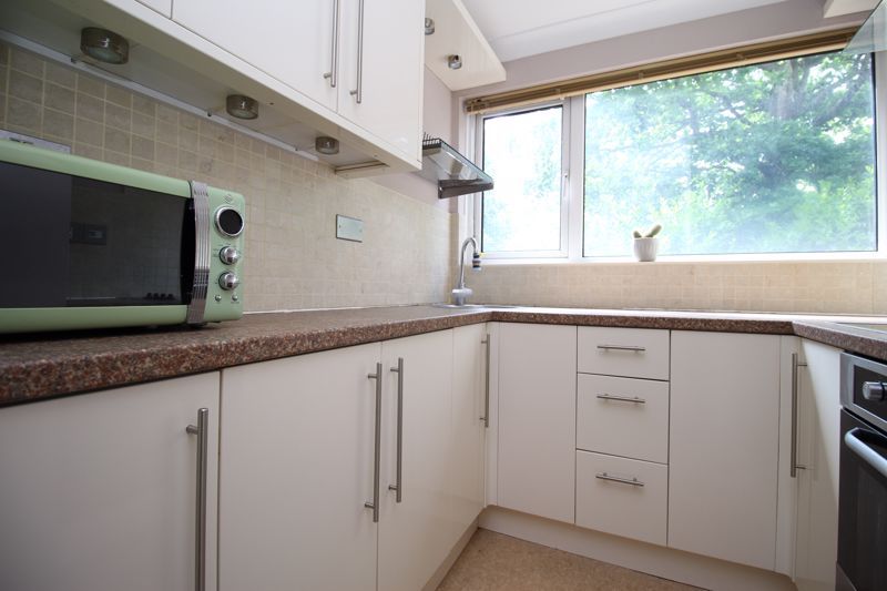 Property photo 3 of 9 Kitchen