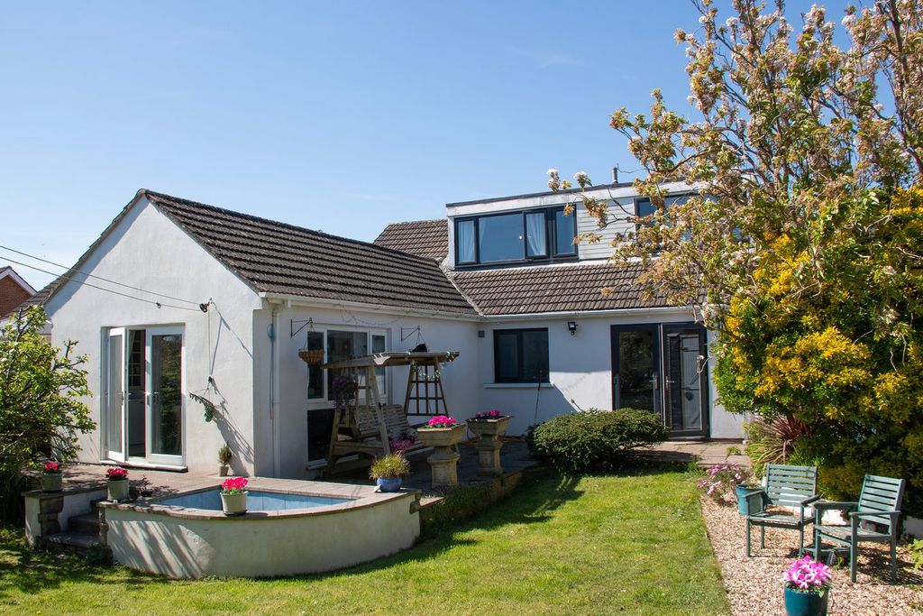 Property photo 2 of 20