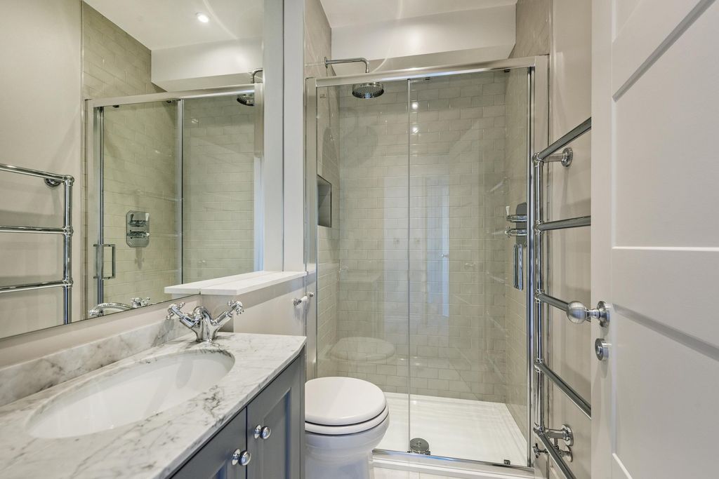 Property photo 3 of 13 Bathroom