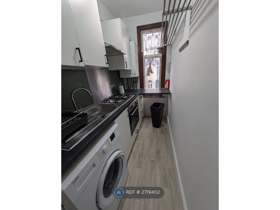 Property photo 3 of 7 Kitchen