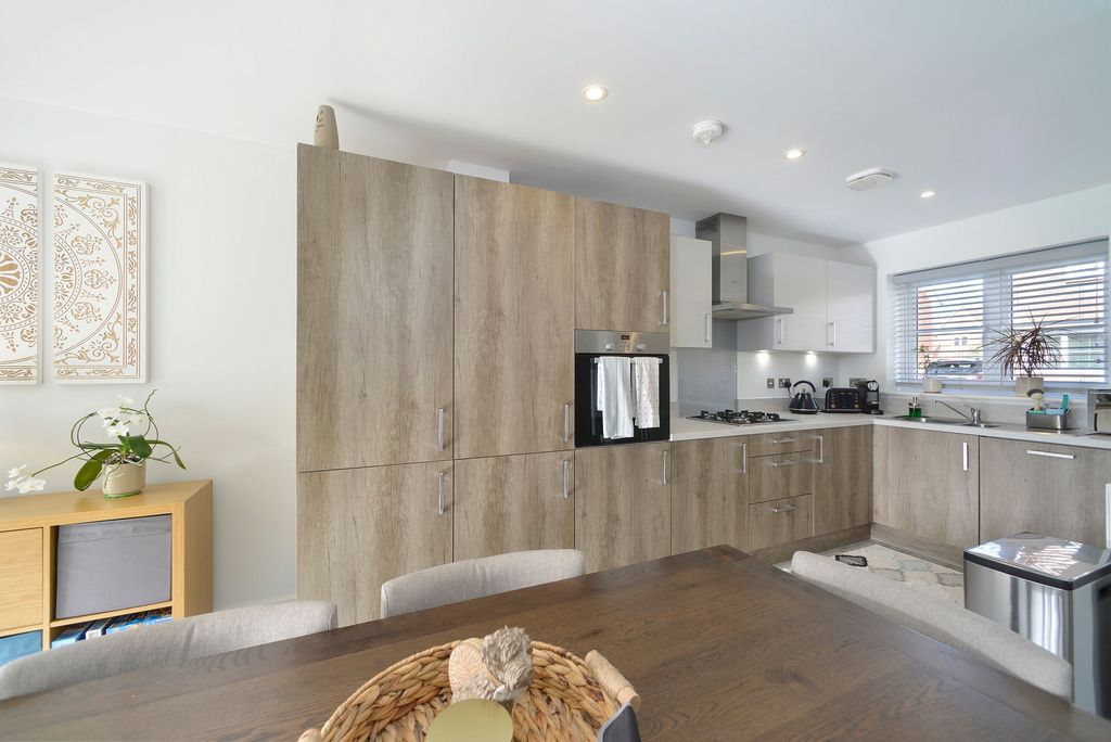 Property photo 3 of 16 Kitchen