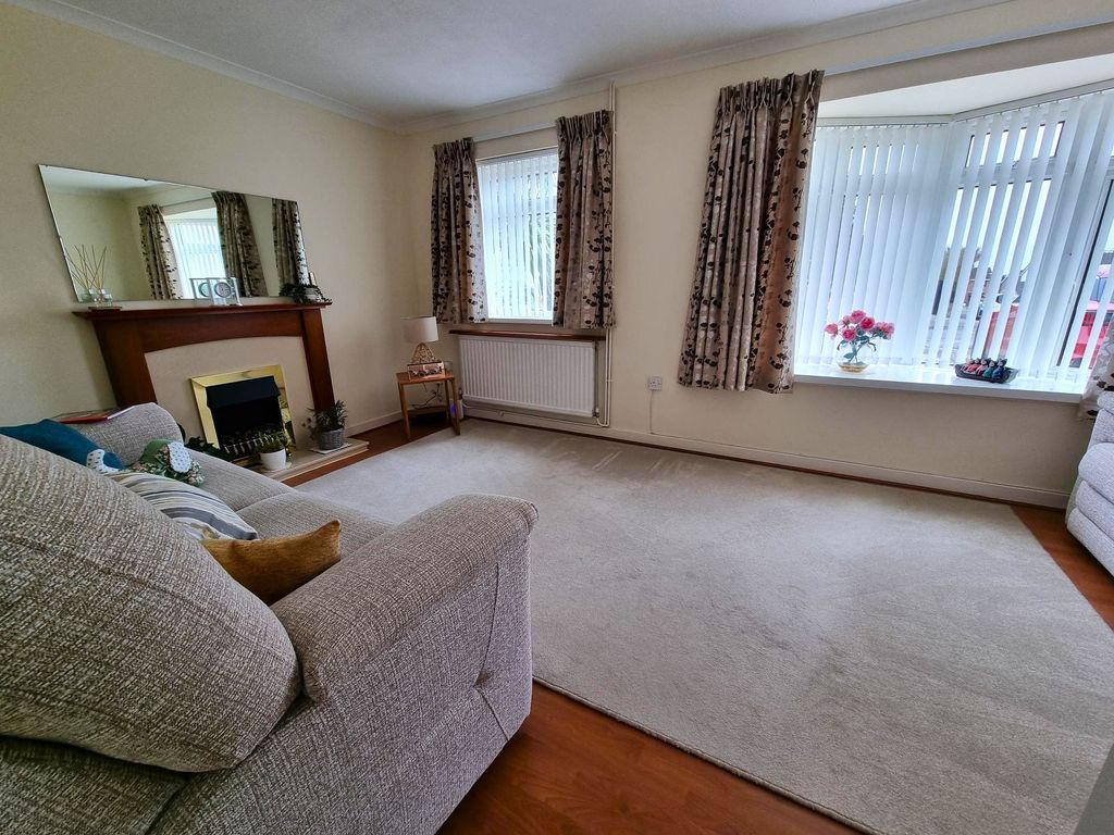 Property photo 2 of 25 Lounge