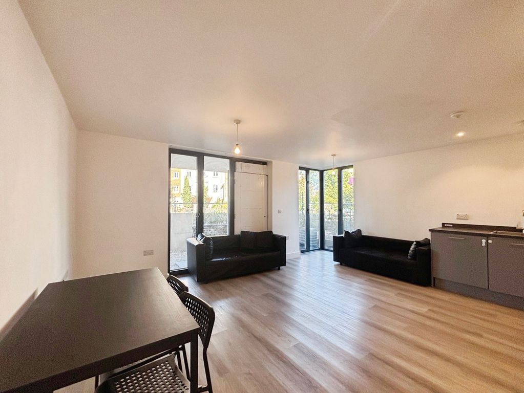 Property photo 3 of 8 Pbox-Img.Jpg