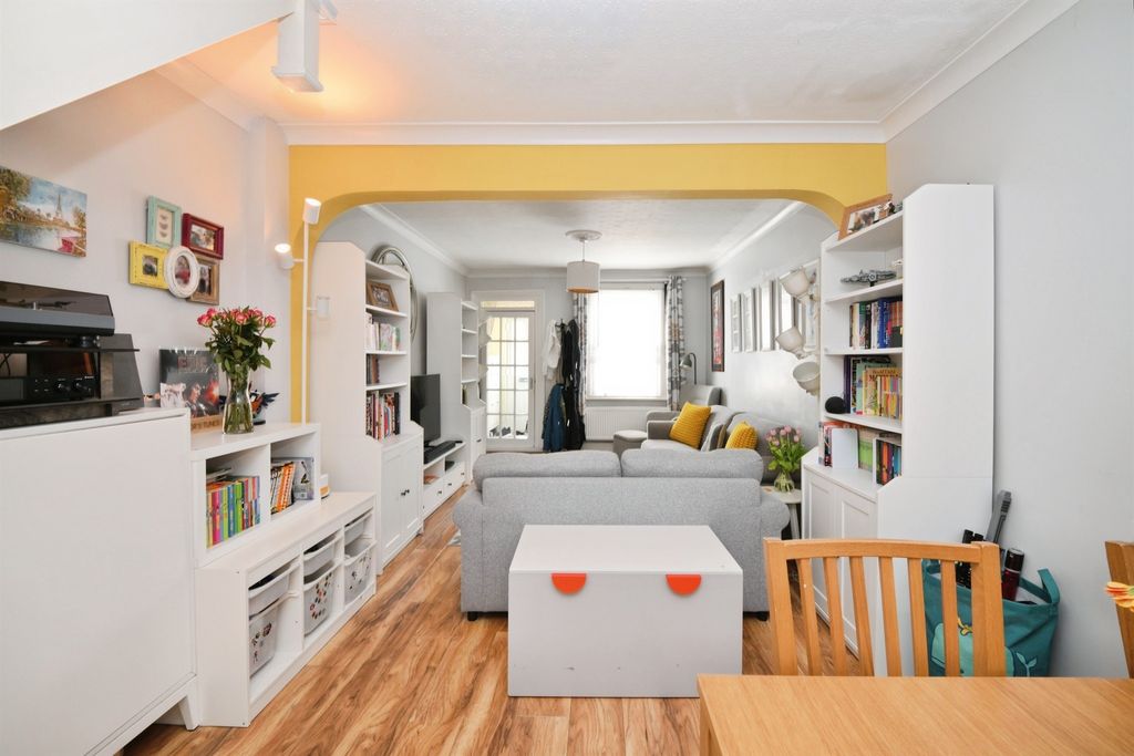 Property photo 2 of 20