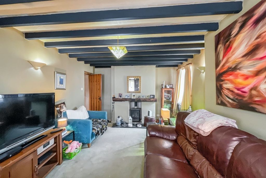 Property photo 2 of 27